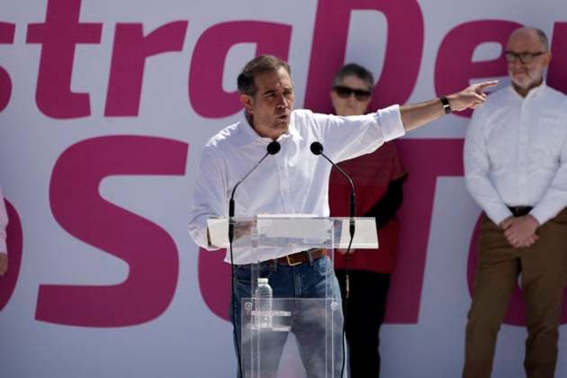 March For Our Democracy Rally - Mexico City Lorenzo Cordova Vianello, former president of the National Electoral Institute (INE) speaks during the rally March for Our Democracy at the Mexico City Zocalo. Mexico City, Mexico, February 18, 2024. Photo by Luis Barron Eyepix Group ABACAPRESS.COM Mexico City Mexico  Copyright: xBarronxLuis Eyepix ABACAx