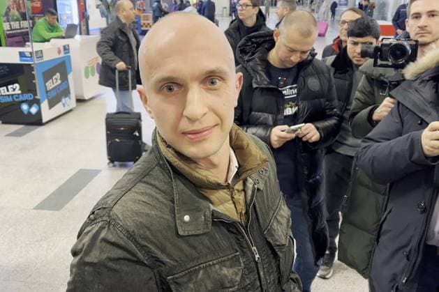 Russland, RÃ¼ckkehr von FuÃŸballanhÃ¤nger Pawel Kosow nach jahrelanger Haft in Frankreich RUSSIA, MOSCOW - FEBRUARY 20, 2024: Russian football fan Pavel Kosov arrives at Vnukovo International Airport. Kosov was sentenced to 10 years in prison in France for taking part in mass riots in Marseille during Euro 2016 and was released on parole in February 2024. Video grab. Best quality available. Rustam Sharafutdinov TASS  67483922