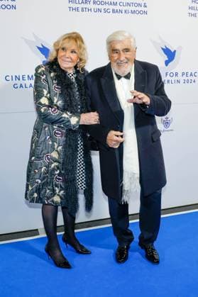 Mario Adorf mit Ehefrau Monique Faye bei Cinema for Peace 2024 im WECC - Westhafen Event & Convention Center Berlin. *** Mario Adorf with his wife Monique Faye at Cinema for Peace 2024 at the WECC Westhafen Event Convention Center Berlin