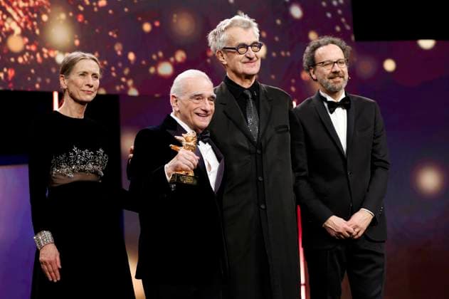 Mariette Rissenbeek, Wim Wenders, Martin Scorsese undCarlo Chatrian bei der Verleihung des Goldenen Ehrenbären an Martin Scorsese auf der Berlinale 2024 74. Internationale Filmfestspiele Berlin im Berlinale Palast. Berlin, 20.02.2024 *** Mariette Rissenbeek, Wim Wenders, Martin Scorsese andCarlo Chatrian at the presentation of the Honorary Golden Bear to Martin Scorsese at the Berlinale 2024 74 Berlin International Film Festival in the Berlinale Palast Berlin, 20 02 2024 Foto:xD.xBedrosianx xFuturexImagex ehrenbaer_4534