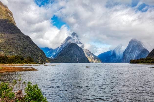 Creative Highlights World Milford Sound, Fiordland National Park, New Zealand *** Milford Sound, Fiordland National Park, New Zealand Copyright: imageBROKER/NorbertxAchtelik iblnac09969853.jpg