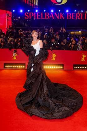 Honorary Bear Berlinale Sharon Stone on the red carpet of the Honorary Bear for Martin Scorsese at the Berlinale Palast on the occasion of the 74th Berlin International Film Festival on 20 02 2024 Copyright: xEventpressxKochanx