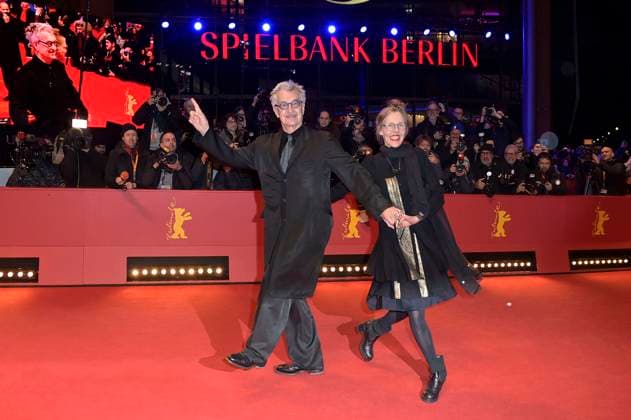 Wim Wenders with his wife Donata Wenders at the presentation of the Honorary Golden Bear to Martin Scorsese at the Berlinale 2024 74 Berlin International Film Festival at the Berlinale Palast Berlin, 20 02 2024 Foto:xF.xKernx xFuturexImagex ehrenbaer_verleihung_4253