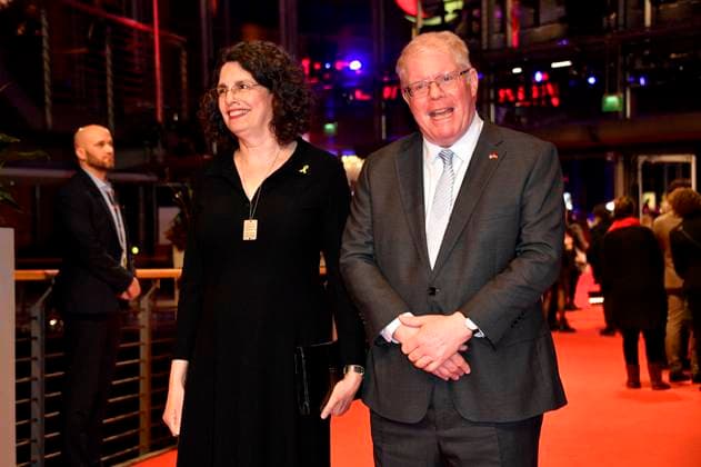Clark Price with wife Irene Price at the presentation of the Honorary Golden Bear to Martin Scorsese at the Berlinale 2024 74 Berlin International Film Festival at the Berlinale Palast Berlin, 20 02 2024 Foto:xN.xKubelkax xFuturexImagex ehrenbaer_verleihung_4298