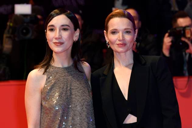 Sibel Kekilli and Karoline Herfurth at the presentation of the Honorary Golden Bear to Martin Scorsese at the Berlinale 2024 74 Berlin International Film Festival at the Berlinale Palast Berlin, 20 02 2024 Foto:xC.xNiehausx xFuturexImagex ehrenbaer_verleihung_4370
