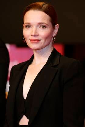 Karoline Herfurth at the presentation of the Honorary Golden Bear to Martin Scorsese at the Berlinale 2024 74 Berlin International Film Festival at the Berlinale Palast Berlin, 20 02 2024 Foto:xD.xBedrosianx xFuturexImagex ehrenbaer_verleihung_4480
