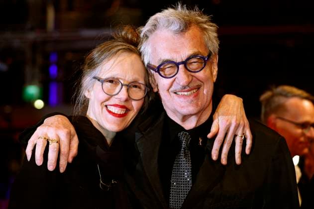 Wim Wenders mit Ehefrau Donata Wenders bei der Verleihung des Goldenen Ehrenbären an Martin Scorsese auf der Berlinale 2024 74. Internationale Filmfestspiele Berlin im Berlinale Palast. Berlin, 20.02.2024 *** Wim Wenders with his wife Donata Wenders at the presentation of the Honorary Golden Bear to Martin Scorsese at the Berlinale 2024 74 Berlin International Film Festival at the Berlinale Palast Berlin, 20 02 2024 Foto:xD.xBedrosianx xFuturexImagex ehrenbaer_verleihung_4508