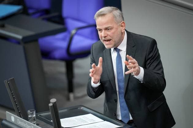 Deutscher Bundestag, 154. Plenarsitzung Leif-Erik Holm (AfD) energisch mit Mimik im Portrait bei seiner Rede nach der Regierungserklaerung bei der 154. Sitzung des Deutschen Bundestag in Berlin, 22.02.2024 Berlin Berlin Deutschland *** German Bundestag, 154 plenary session Leif Erik Holm AfD energetic with facial expressions in portrait during his speech after the government declaration at the 154 session of the German Bundestag in Berlin, 22 02 2024 Berlin Berlin Germany