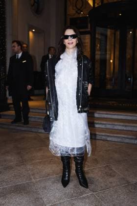 Milan, Celebrity Sightings - Juliette Binoche in Milan during Milan Women s Fashion Week: Fall Winter 2025 Milan, Milan, Celebrity sightings during Milan Fashion Week: Womenswear Fall Winter 2024-2025 - Women s Fashion Autumn Winter 2024-2025. Pictured: Juliette Binoche for the Prada Show Milan Italy  Copyright: xIPA ABACAx