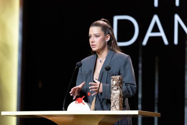 49eme Ã dition de la cÃ rÃ monie des CÃ sar Ã l?Olympia Ã Paris Adele Exarchopoulos (CÃ sar de la meilleure actrice dans un second rÃ le pour Â« Je Verrai Toujours Vos Visages Â» - 49eme Ã dition de la cÃ rÃ monie des CÃ sar Ã l?Olympia Ã Paris le 23 fÃ vrier 2024 Dominique Jacovides Olivier Borde Bestimage 49th Cesar Film Awards at L Olympia on February 23, 2024 in Paris Paris France  Copyright: xBORDE-JACOVIDESx xBESTIMAGExBORDE-JACOVIDESx xBESTIMAGEx