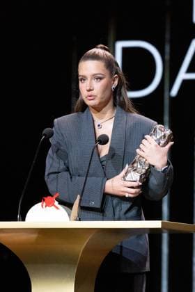 49eme Ã dition de la cÃ rÃ monie des CÃ sar Ã l?Olympia Ã Paris Adele Exarchopoulos (CÃ sar de la meilleure actrice dans un second rÃ le pour Â« Je Verrai Toujours Vos Visages Â» - 49eme Ã dition de la cÃ rÃ monie des CÃ sar Ã l?Olympia Ã Paris le 23 fÃ vrier 2024 Dominique Jacovides Olivier Borde Bestimage 49th Cesar Film Awards at L Olympia on February 23, 2024 in Paris Paris France  Copyright: xBORDE-JACOVIDESx xBESTIMAGExBORDE-JACOVIDESx xBESTIMAGEx