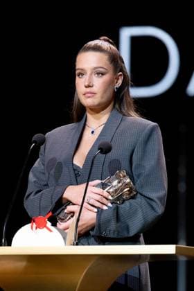 49eme Ã dition de la cÃ rÃ monie des CÃ sar Ã l?Olympia Ã Paris Adele Exarchopoulos (CÃ sar de la meilleure actrice dans un second rÃ le pour Â« Je Verrai Toujours Vos Visages Â» - 49eme Ã dition de la cÃ rÃ monie des CÃ sar Ã l?Olympia Ã Paris le 23 fÃ vrier 2024 Dominique Jacovides Olivier Borde Bestimage 49th Cesar Film Awards at L Olympia on February 23, 2024 in Paris Paris France  Copyright: xBORDE-JACOVIDESx xBESTIMAGExBORDE-JACOVIDESx xBESTIMAGEx