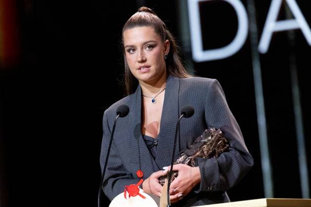 49eme Ã dition de la cÃ rÃ monie des CÃ sar Ã l?Olympia Ã Paris Adele Exarchopoulos (CÃ sar de la meilleure actrice dans un second rÃ le pour Â« Je Verrai Toujours Vos Visages Â» - 49eme Ã dition de la cÃ rÃ monie des CÃ sar Ã l?Olympia Ã Paris le 23 fÃ vrier 2024 Dominique Jacovides Olivier Borde Bestimage 49th Cesar Film Awards at L Olympia on February 23, 2024 in Paris Paris France  Copyright: xBORDE-JACOVIDESx xBESTIMAGExBORDE-JACOVIDESx xBESTIMAGEx