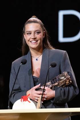 49eme Ã dition de la cÃ rÃ monie des CÃ sar Ã l?Olympia Ã Paris Adele Exarchopoulos (CÃ sar de la meilleure actrice dans un second rÃ le pour Â« Je Verrai Toujours Vos Visages Â» - 49eme Ã dition de la cÃ rÃ monie des CÃ sar Ã l?Olympia Ã Paris le 23 fÃ vrier 2024 Dominique Jacovides Olivier Borde Bestimage 49th Cesar Film Awards at L Olympia on February 23, 2024 in Paris Paris France  Copyright: xBORDE-JACOVIDESx xBESTIMAGExBORDE-JACOVIDESx xBESTIMAGEx