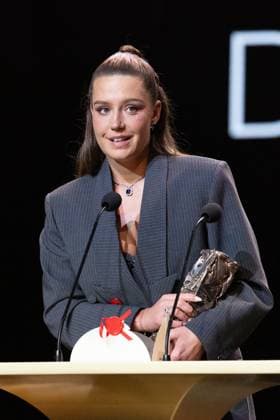 49eme Ã dition de la cÃ rÃ monie des CÃ sar Ã l?Olympia Ã Paris Adele Exarchopoulos (CÃ sar de la meilleure actrice dans un second rÃ le pour Â« Je Verrai Toujours Vos Visages Â» - 49eme Ã dition de la cÃ rÃ monie des CÃ sar Ã l?Olympia Ã Paris le 23 fÃ vrier 2024 Dominique Jacovides Olivier Borde Bestimage 49th Cesar Film Awards at L Olympia on February 23, 2024 in Paris Paris France  Copyright: xBORDE-JACOVIDESx xBESTIMAGExBORDE-JACOVIDESx xBESTIMAGEx