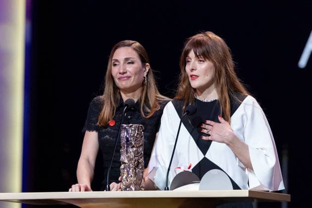 49eme Ã dition de la cÃ rÃ monie des CÃ sar Ã l?Olympia Ã Paris ValÃ rie Donzelli (habillÃ e en Dior et bijoux Dior), Audrey Diwan (CÃ sar de la meilleure adaptation pour Â« L?amour Et Les ForÃªts Â» - 49eme Ã dition de la cÃ rÃ monie des CÃ sar Ã l?Olympia Ã Paris le 23 fÃ vrier 2024 Dominique Jacovides Olivier Borde Bestimage 49th Cesar Film Awards at L Olympia on February 23, 2024 in Paris Paris France  Copyright: xBORDE-JACOVIDESx xBESTIMAGExBORDE-JACOVIDESx xBESTIMAGEx