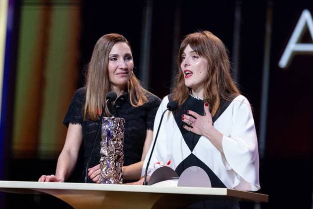 49eme Ã dition de la cÃ rÃ monie des CÃ sar Ã l?Olympia Ã Paris ValÃ rie Donzelli (habillÃ e en Dior et bijoux Dior), Audrey Diwan (CÃ sar de la meilleure adaptation pour Â« L?amour Et Les ForÃªts Â» - 49eme Ã dition de la cÃ rÃ monie des CÃ sar Ã l?Olympia Ã Paris le 23 fÃ vrier 2024 Dominique Jacovides Olivier Borde Bestimage 49th Cesar Film Awards at L Olympia on February 23, 2024 in Paris Paris France  Copyright: xBORDE-JACOVIDESx xBESTIMAGExBORDE-JACOVIDESx xBESTIMAGEx
