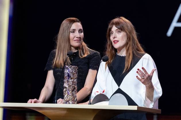 49eme Ã dition de la cÃ rÃ monie des CÃ sar Ã l?Olympia Ã Paris ValÃ rie Donzelli (habillÃ e en Dior et bijoux Dior), Audrey Diwan (CÃ sar de la meilleure adaptation pour Â« L?amour Et Les ForÃªts Â» - 49eme Ã dition de la cÃ rÃ monie des CÃ sar Ã l?Olympia Ã Paris le 23 fÃ vrier 2024 Dominique Jacovides Olivier Borde Bestimage 49th Cesar Film Awards at L Olympia on February 23, 2024 in Paris Paris France  Copyright: xBORDE-JACOVIDESx xBESTIMAGExBORDE-JACOVIDESx xBESTIMAGEx