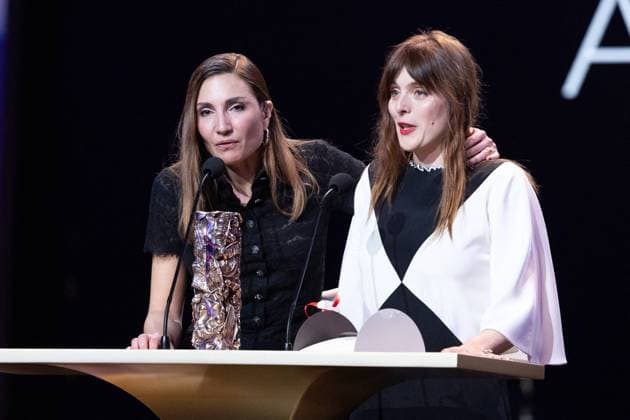 49eme Ã dition de la cÃ rÃ monie des CÃ sar Ã l?Olympia Ã Paris ValÃ rie Donzelli (habillÃ e en Dior et bijoux Dior), Audrey Diwan (CÃ sar de la meilleure adaptation pour Â« L?amour Et Les ForÃªts Â» - 49eme Ã dition de la cÃ rÃ monie des CÃ sar Ã l?Olympia Ã Paris le 23 fÃ vrier 2024 Dominique Jacovides Olivier Borde Bestimage 49th Cesar Film Awards at L Olympia on February 23, 2024 in Paris Paris France  Copyright: xBORDE-JACOVIDESx xBESTIMAGExBORDE-JACOVIDESx xBESTIMAGEx