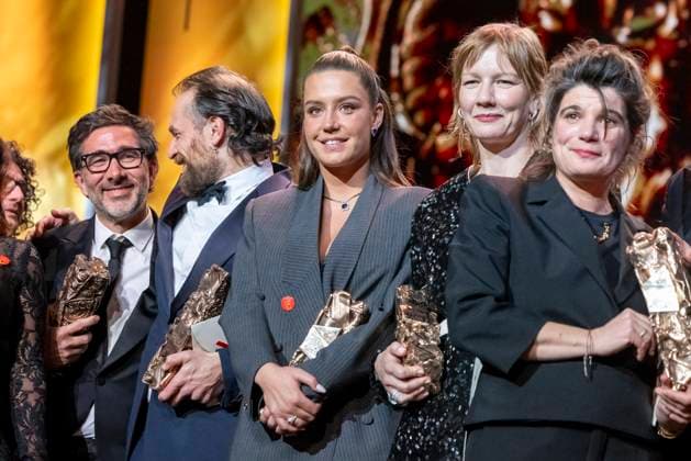 Entertainment Bilder des Tages 49eme Ã dition de la cÃ rÃ monie des CÃ sar Ã l?Olympia Ã Paris Arieh Worthalter (CÃ sar du meilleur acteur pour Â« Le Proces Goldman Â»), Adele Exarchopoulos (CÃ sar de la meilleure actrice dans un second rÃ le pour Â« Je Verrai Toujours Vos Visages Â», Sandra Hüller, CÃ sar de la meilleure actrice pour Anatomie d?une chute - 49eme Ã dition de la cÃ rÃ monie des CÃ sar Ã l?Olympia Ã Paris le 23 fÃ vrier 2024 Dominique Jacovides Olivier Borde Bestimage 49th Cesar Film Awards at L Olympia on February 23, 2024 in Paris Paris France  Copyright: xBORDE-JACOVIDESx xBESTIMAGExBORDE-JACOVIDESx xBESTIMAGEx