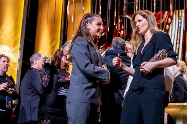 49eme Ã dition de la cÃ rÃ monie des CÃ sar Ã l?Olympia Ã Paris Adele Exarchopoulos (CÃ sar de la meilleure actrice dans un second rÃ le pour Â« Je Verrai Toujours Vos Visages Â» et Justine Triet, CÃ sar de la meilleur rÃ alisation Pour Anatomie D?une Chute, CÃ sar du meilleur scÃ nario original Pour Anatomie D?une Chute, CÃ sar du meilleur film Pour Anatomie D?une Chute - 49eme Ã dition de la cÃ rÃ monie des CÃ sar Ã l?Olympia Ã Paris le 23 fÃ vrier 2024 Dominique Jacovides Olivier Borde Bestimage 49th Cesar Film Awards at L Olympia on February 23, 2024 in Paris Paris France  Copyright: xBORDE-JACOVIDESx xBESTIMAGExBORDE-JACOVIDESx xBESTIMAGEx