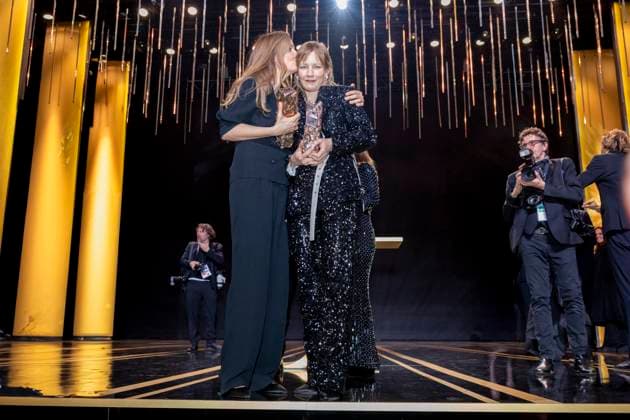 49eme Ã dition de la cÃ rÃ monie des CÃ sar Ã l?Olympia Ã Paris Sandra Hüller, CÃ sar de la meilleure actrice pour Anatomie d?une chute et Justine Triet, CÃ sar de la meilleur rÃ alisation Pour Anatomie D?une Chute, CÃ sar du meilleur scÃ nario original Pour Anatomie D?une Chute, CÃ sar du meilleur film Pour Anatomie D?une Chute - 49eme Ã dition de la cÃ rÃ monie des CÃ sar Ã l?Olympia Ã Paris le 23 fÃ vrier 2024 Dominique Jacovides Olivier Borde Bestimage 49th Cesar Film Awards at L Olympia on February 23, 2024 in Paris Paris France  Copyright: xBORDE-JACOVIDESx xBESTIMAGExBORDE-JACOVIDESx xBESTIMAGEx