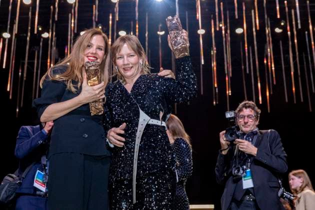 49eme Ã dition de la cÃ rÃ monie des CÃ sar Ã l?Olympia Ã Paris Sandra Hüller, CÃ sar de la meilleure actrice pour Anatomie d?une chute et Justine Triet, CÃ sar de la meilleur rÃ alisation Pour Anatomie D?une Chute, CÃ sar du meilleur scÃ nario original Pour Anatomie D?une Chute, CÃ sar du meilleur film Pour Anatomie D?une Chute - 49eme Ã dition de la cÃ rÃ monie des CÃ sar Ã l?Olympia Ã Paris le 23 fÃ vrier 2024 Dominique Jacovides Olivier Borde Bestimage 49th Cesar Film Awards at L Olympia on February 23, 2024 in Paris Paris France  Copyright: xBORDE-JACOVIDESx xBESTIMAGExBORDE-JACOVIDESx xBESTIMAGEx