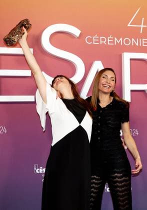 Photocall des laurÃ ats (press room) lors de la 49eme Ã dition de la cÃ rÃ monie des CÃ sar Ã l?Olympia Ã Paris ValÃ rie Donzelli, Audrey Diwan (CÃ sar de la meilleure adaptation pour Â« L?amour Et Les ForÃªts Â») - Photocall des laurÃ ats (press room) lors de la 49eme Ã dition de la cÃ rÃ monie des CÃ sar Ã l?Olympia Ã Paris le 23 fÃ vrier 2024 Dominique Jacovides Olivier Borde Bestimage Press room during 49th Cesar Film Awards at L Olympia on February 23, 2024 in Paris Paris France  Copyright: xBORDE-JACOVIDESx xBESTIMAGExBORDE-JACOVIDESx xBESTIMAGEx
