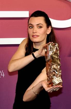 Photocall des laurÃ ats (press room) lors de la 49eme Ã dition de la cÃ rÃ monie des CÃ sar Ã l?Olympia Ã Paris Ella Rumpf, CÃ sar de la meilleure rÃ vÃ lation fÃ minine pour Dans Le ThÃ oreme De Marguerite - Photocall des laurÃ ats (press room) lors de la 49eme Ã dition de la cÃ rÃ monie des CÃ sar Ã l?Olympia Ã Paris le 23 fÃ vrier 2024 Dominique Jacovides Olivier Borde Bestimage Press room during 49th Cesar Film Awards at L Olympia on February 23, 2024 in Paris Paris France  Copyright: xBORDE-JACOVIDESx xBESTIMAGExBORDE-JACOVIDESx xBESTIMAGEx