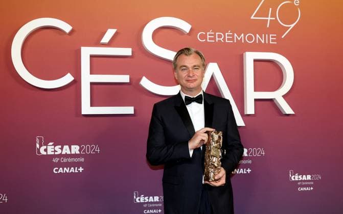 Photocall des laurÃ ats (press room) lors de la 49eme Ã dition de la cÃ rÃ monie des CÃ sar Ã l?Olympia Ã Paris Christopher Nolan (CÃ sar d?Honneur) - Photocall des laurÃ ats (press room) lors de la 49eme Ã dition de la cÃ rÃ monie des CÃ sar Ã l?Olympia Ã Paris le 23 fÃ vrier 2024 Dominique Jacovides Olivier Borde Bestimage Press room during 49th Cesar Film Awards at L Olympia on February 23, 2024 in Paris Paris France  Copyright: xBORDE-JACOVIDESx xBESTIMAGExBORDE-JACOVIDESx xBESTIMAGEx