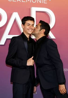 Photocall des laurÃ ats (press room) lors de la 49eme Ã dition de la cÃ rÃ monie des CÃ sar Ã l?Olympia Ã Paris Jamel Debbouze et son fils LÃ on - Photocall des laurÃ ats (press room) lors de la 49eme Ã dition de la cÃ rÃ monie des CÃ sar Ã l?Olympia Ã Paris le 23 fÃ vrier 2024 Dominique Jacovides Olivier Borde Bestimage Press room during 49th Cesar Film Awards at L Olympia on February 23, 2024 in Paris Paris France  Copyright: xBORDE-JACOVIDESx xBESTIMAGExBORDE-JACOVIDESx xBESTIMAGEx