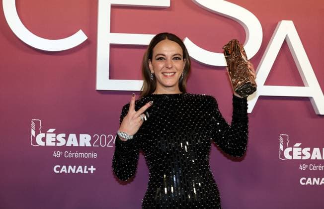Photocall des laurÃ ats (press room) lors de la 49eme Ã dition de la cÃ rÃ monie des CÃ sar Ã l?Olympia Ã Paris Monia Chokri, CÃ sar du meilleur film Ã tranger pour Simple Comme Sylvain - Photocall des laurÃ ats (press room) lors de la 49eme Ã dition de la cÃ rÃ monie des CÃ sar Ã l?Olympia Ã Paris le 23 fÃ vrier 2024 Dominique Jacovides Olivier Borde Bestimage Press room during 49th Cesar Film Awards at L Olympia on February 23, 2024 in Paris Paris France  Copyright: xBORDE-JACOVIDESx xBESTIMAGExBORDE-JACOVIDESx xBESTIMAGEx