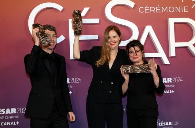Photocall des laurÃ ats (press room) lors de la 49eme Ã dition de la cÃ rÃ monie des CÃ sar Ã l?Olympia Ã Paris David Thion, Marie-Ange Luciani avec Justine Triet, CÃ sar de la meilleur rÃ alisation Pour Anatomie D?une Chute, CÃ sar du meilleur scÃ nario original Pour Anatomie D?une Chute, CÃ sar du meilleur film Pour Anatomie D?une Chute - Photocall des laurÃ ats (press room) lors de la 49eme Ã dition de la cÃ rÃ monie des CÃ sar Ã l?Olympia Ã Paris le 23 fÃ vrier 2024 Dominique Jacovides Olivier Borde Bestimage Press room during 49th Cesar Film Awards at L Olympia on February 23, 2024 in Paris Paris France  Copyright: xBORDE-JACOVIDESx xBESTIMAGExBORDE-JACOVIDESx xBESTIMAGEx