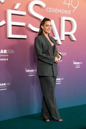 49eme ceremonie des CESAR - Salle de presse Phtocall des laureats. 49th CESAR ceremony awards. Photocall of winners : Adele Exarchopoulos (meilleur actrice dans un second role) 302003 2024-02-24 Olympia  Copyright: xIvankaxVoisinx xStarfacex STAR_302003_003