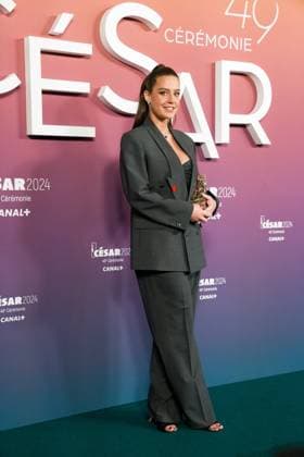 49eme ceremonie des CESAR - Salle de presse Phtocall des laureats. 49th CESAR ceremony awards. Photocall of winners : Adele Exarchopoulos (meilleur actrice dans un second role) 302003 2024-02-24 Olympia  Copyright: xIvankaxVoisinx xStarfacex STAR_302003_004