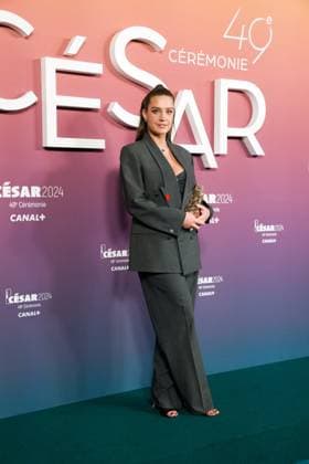 49eme ceremonie des CESAR - Salle de presse Phtocall des laureats. 49th CESAR ceremony awards. Photocall of winners : Adele Exarchopoulos (meilleur actrice dans un second role) 302003 2024-02-24 Olympia  Copyright: xIvankaxVoisinx xStarfacex STAR_302003_005