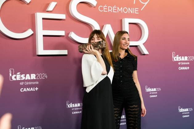49eme ceremonie des CESAR - Salle de presse Phtocall des laureats. 49th CESAR ceremony awards. Photocall of winners : Valerie Donzelli et Audrey Diwan (meilleure adaptation) 302003 2024-02-24 Olympia  Copyright: xIvankaxVoisinx xStarfacex STAR_302003_007