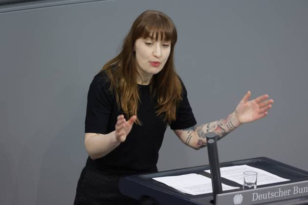 Heidi Reichinnek, Gruppe DIE LINKE, Deutschland, Berlin, Reichstag, 23. Februar 2024 (155. Sitzung), Menschenunwürdige Zustände in der Prostitution *** Heidi Reichinnek, DIE LINKE Group, Germany, Berlin, Reichstag, February 23, 2024 155 Session , Inhumane conditions in prostitution
