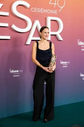 49eme ceremonie des CESAR - Salle de presse Phtocall des laureats. 49th CESAR ceremony awards. Photocall of winners : Mathilde Bedouet 302003 2024-02-24 Olympia  Copyright: xIvankaxVoisinx xStarfacex STAR_302003_023