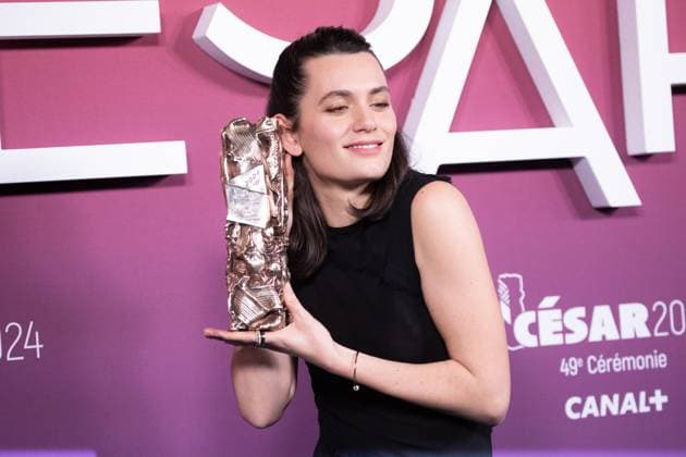 49eme ceremonie des CESAR - Salle de presse Phtocall des laureats. 49th CESAR ceremony awards. Photocall of winners : Ella Rumpf 302003 2024-02-23 Olympia  Copyright: xIvankaxVoisinx xStarfacex STAR_302003_131