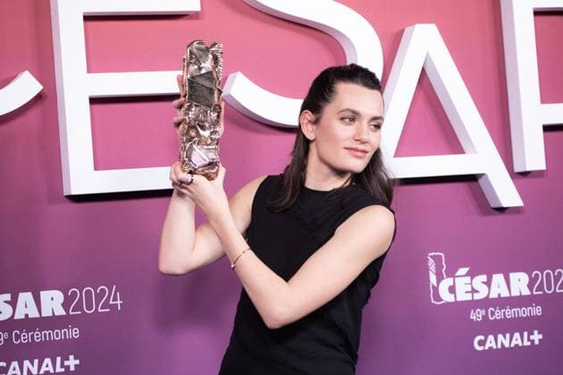 49eme ceremonie des CESAR - Salle de presse Phtocall des laureats. 49th CESAR ceremony awards. Photocall of winners : Ella Rumpf 302003 2024-02-23 Olympia  Copyright: xIvankaxVoisinx xStarfacex STAR_302003_135