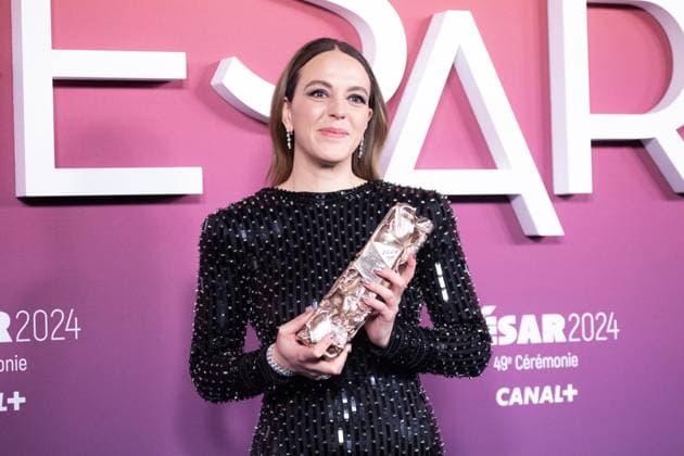 49eme ceremonie des CESAR - Salle de presse Phtocall des laureats. 49th CESAR ceremony awards. Photocall of winners : Monia Chokri, realisatrice de Simple comme Sylvain (meilleur film etranger) 302003 2024-02-23 Olympia  Copyright: xIvankaxVoisinx xStarfacex STAR_302003_166