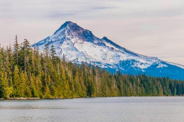 Trillium Lake is a lake situated 7.5 miles (12.1 km) south-southwest of Mount Hood in the U.S. state of Oregon.View of Mount Hood in background.  Copyright: x xAllxCanadaxPhotosx 1990-12355790