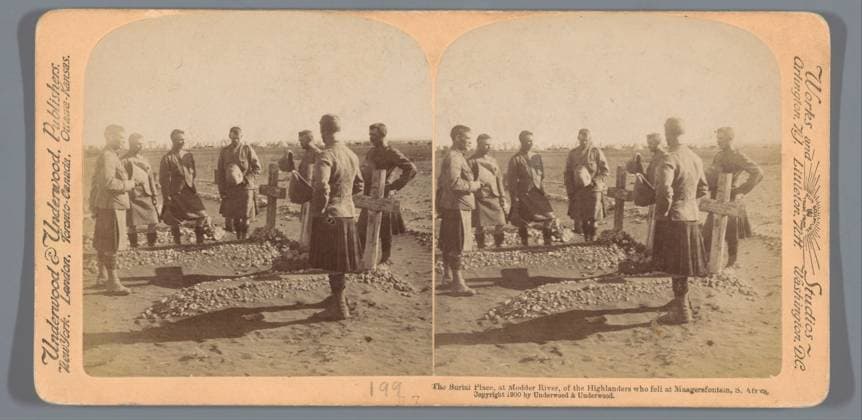 RECORD DATE NOT STATED Men in a cemetery for British soldiers who died during the Battle of Magersfontein, Underwood and Underwood, 1900 stereograph South Africa photographic support. cardboard albumen print grave, tomb South Africa Copyright: xpiemagsx rknbpie11012024-30688 !ACHTUNG AUFNAHMEDATUM GESCHÄTZT!