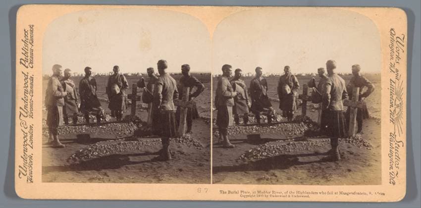 RECORD DATE NOT STATED Men in a cemetery for British soldiers who died during the Battle of Magersfontein, Anonymous, 1900 stereograph Modderrivierpublisher: New York (city) (possibly) cardboard. paper albumen print burial. the soldier; the soldier s life. grave, tomb Modder River Copyright: xpiemagsx rknbpie11012024-30807 !ACHTUNG AUFNAHMEDATUM GESCHÄTZT!