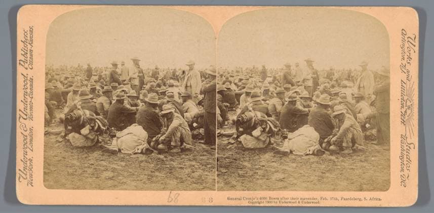 RECORD DATE NOT STATED Farmers under the command of General CronjÃ (Pieter Arnoldus CronjÃ ) who have surrendered to the British army after the Battle of Paardeberg, February 27, Anonymous, 1900 stereograph Modderrivierpublisher: New York (city) (possibly) cardboard. paper albumen print surrender ~ prisoner of war Modder River Copyright: xpiemagsx rknbpie11012024-30808 !ACHTUNG AUFNAHMEDATUM GESCHÄTZT!