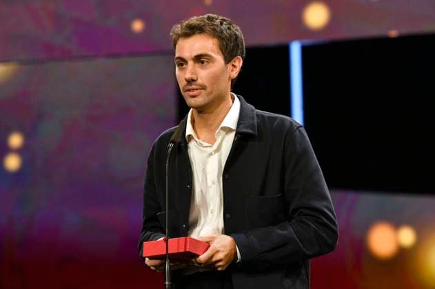 Francisco Lezama with the Golden Bear for Best Short Film Un movimiento extrano at the Closing Ceremony and Award Ceremony at the Berlinale 2024 74 Berlin International Film Festival at the Berlinale Palast Berlin, 24 02 2024 Foto:xN.xKubelkax xFuturexImagex preisverleihung_4355