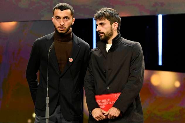 Yuval Abraham and Basel Adra with the Berlinale Documentary Award 2024 for No Other Land at the Closing Ceremony with Award Ceremony at the Berlinale 2024 74 Berlin International Film Festival in the Berlinale Palast Berlin, 24 02 2024 Foto:xN.xKubelkax xFuturexImagex preisverleihung_4358