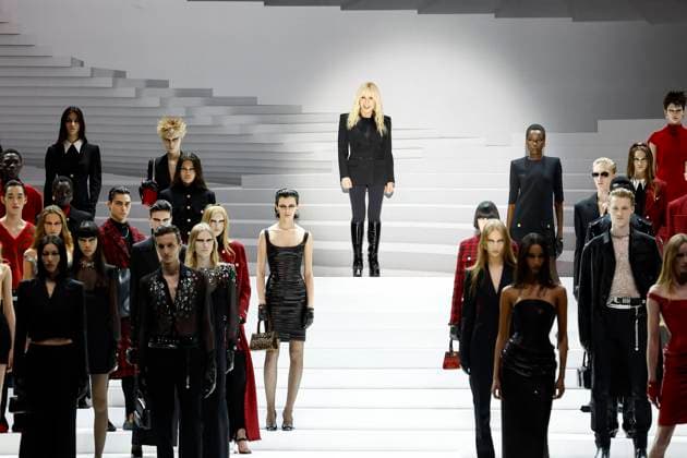 Bilder des Jahres 2024, Entertainment 02 Februar Entertainment Themen der Woche KW08 DÃ filÃ Versace mode automne hiver 2024-2025 lors de la Fashion Week de Milan (MFW) Donatella Versace - DÃ filÃ Versace mode femme automne hiver 2024-2025 lors de la Fashion Week de Milan (MFW), Ã Milan, Italie, le 24 fÃ vrier 2024. Versace fashion show during the Milan Fashion Week Womenswear Fall Winter 2024-2025 on February 24, 2024 in Milan, Italy. Milan Italie  Copyright: xAgencex xBestimagexAgencex xBestimagex