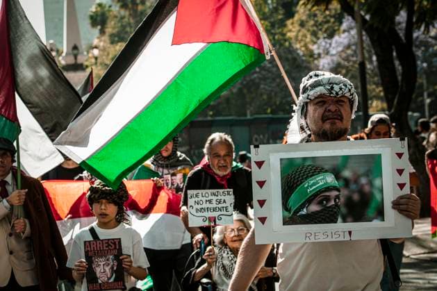February 25, 2024, Mexico City, Mexico City, Mexico: A crowd of people protest this Sunday in front of the United States embassy in Mexico City, to stop Israel s attacks against the Palestinian people..The UN Secretary-General on Friday issued an urgent call to all parties involved in this week s escalation of violence in the occupied Palestinian territory of Gaza, and to Israel, to immediately cease the fighting or risk creating an unsustainable humanitarian and security conflict . crisis. ..â€oeThe current military escalation has caused great suffering and destruction. It has claimed dozens of civilian lives, including, tragically, many children. The fighting could trigger an uncontrollable humanitarian and security crisis a - ZUMAn296 20240225_zip_n296_006 Copyright: xJorgexNunezx